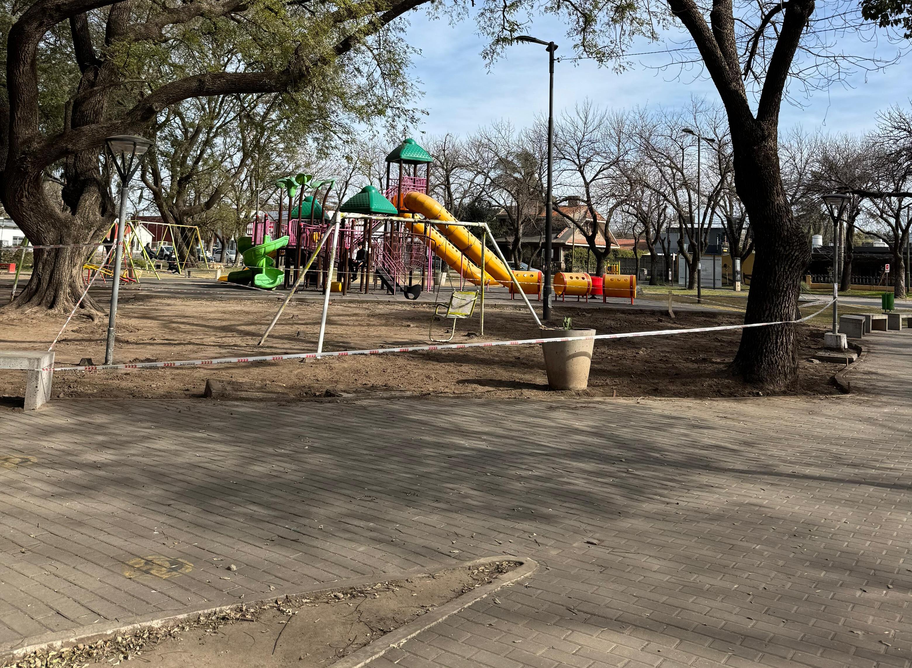 Una calesita traída de Asia y una hamburguesería top de Funes: qué se vendrá en la remodelada plaza San José